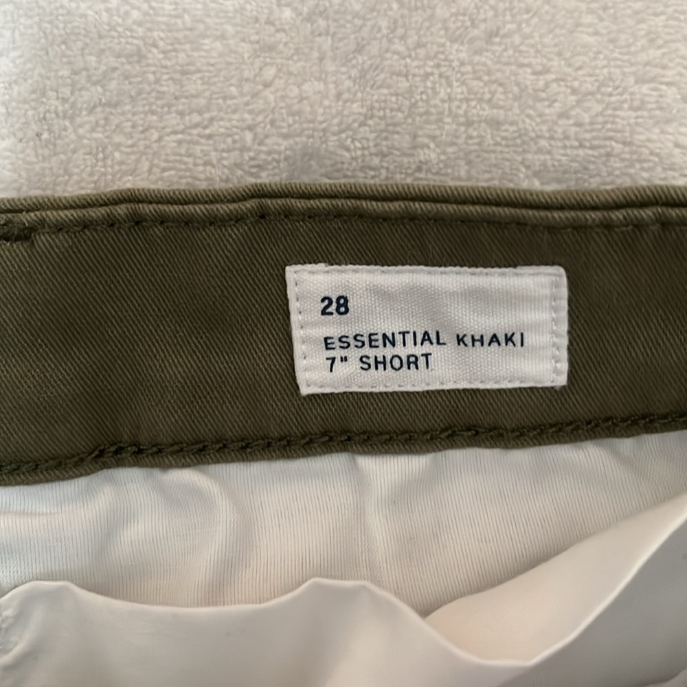 GAP shorts- New - Picture 3 of 5